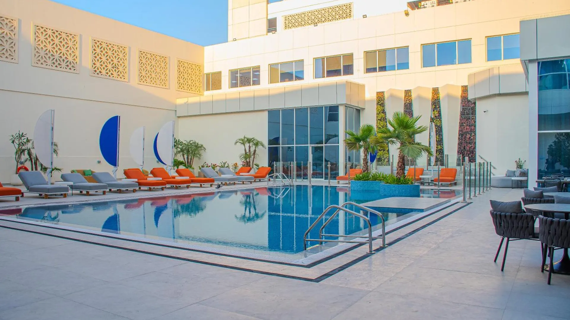 Novotel World Trade Centre Dubai 4*,