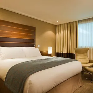 https://sofitel-london-heathrow.brighton-hotels-england.com