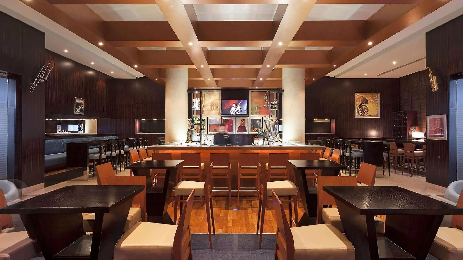 Novotel World Trade Centre Dubai 4*,